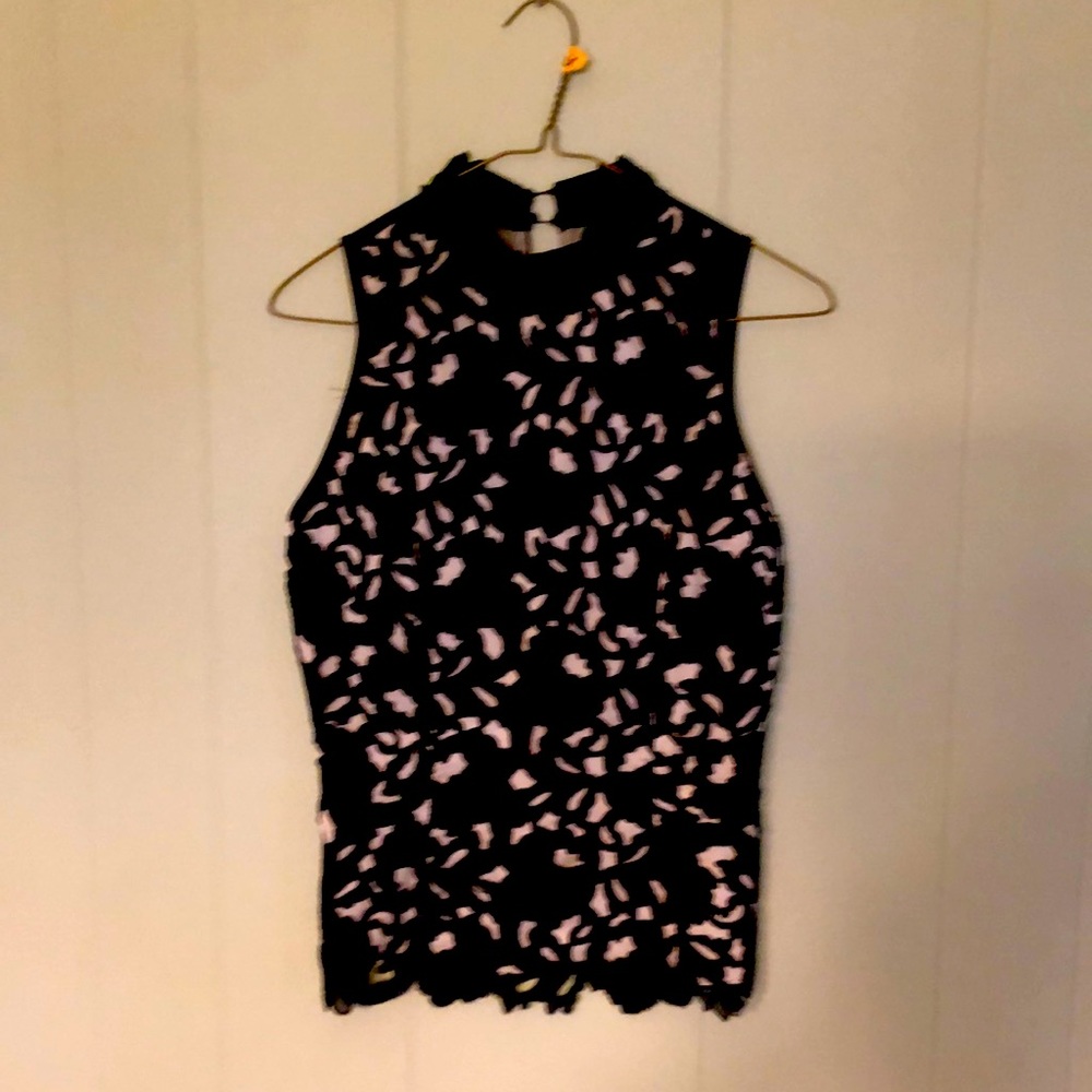 Black lace filigree lined top.
